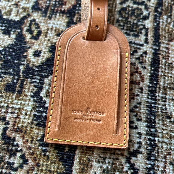 Authentic Louis Vuitton bag tag - Picture 5 of 5